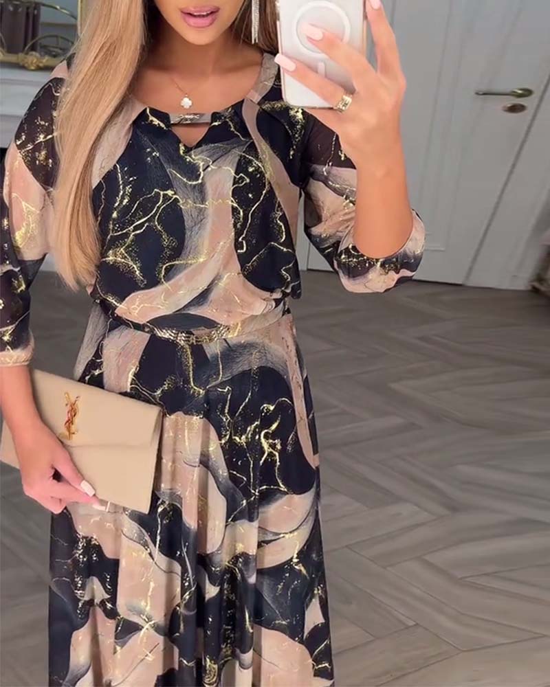 Laura | Chic Three-Quarter Sleeve Dress