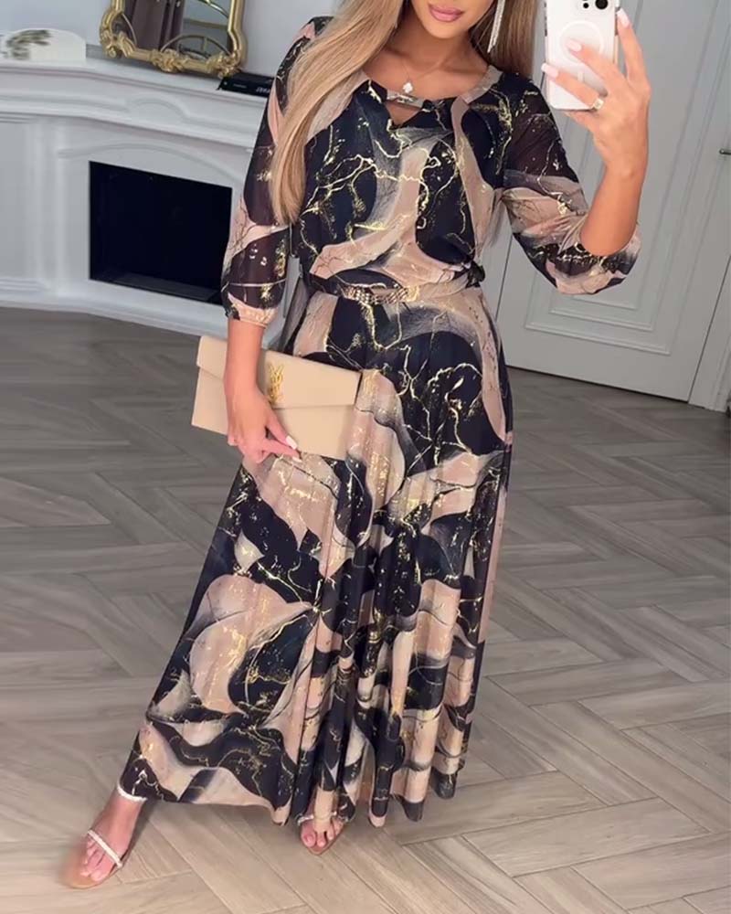 Laura | Chic Three-Quarter Sleeve Dress